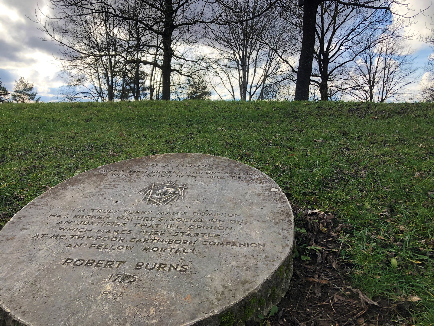 Gedenkstein des schottischen Dichters Burns im Aberdeen Park – Patenstadt Regensburgs Gedenkstein des schottischen Dichters Burns im Aberdeen Park – Patenstadt Regensburgs